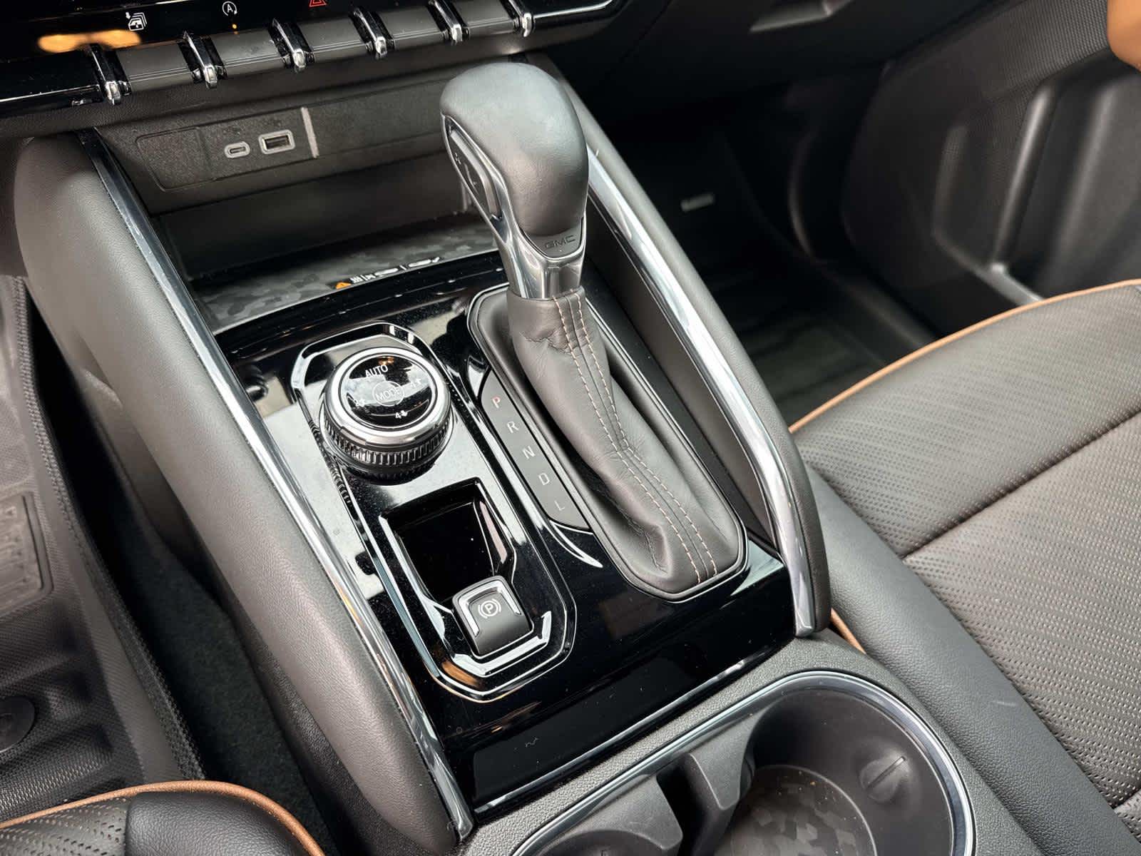 2024 GMC Canyon 4WD AT4