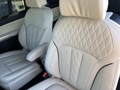 2025 BMW X7 M60i M60i