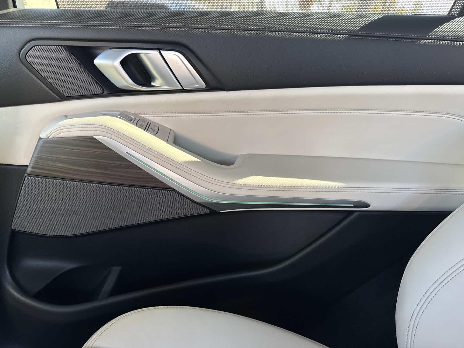 2025 BMW X7 M60i M60i