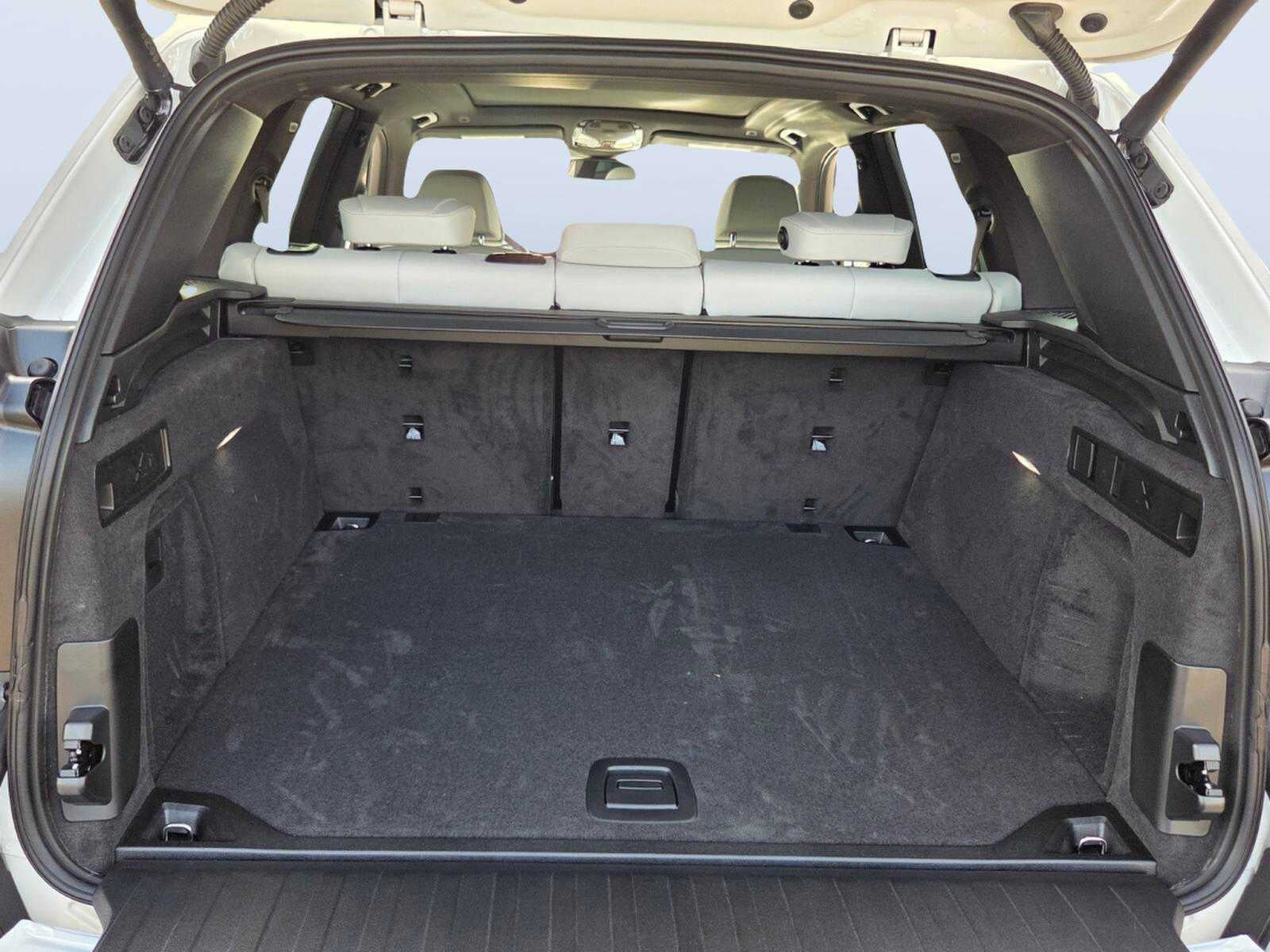 2026 BMW X5 M60i M60i