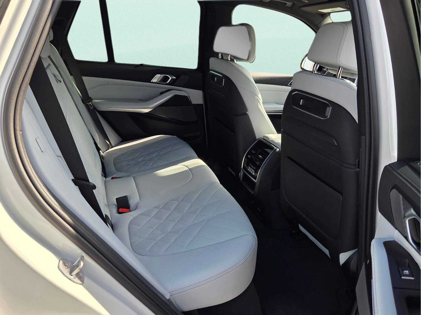2026 BMW X5 M60i M60i