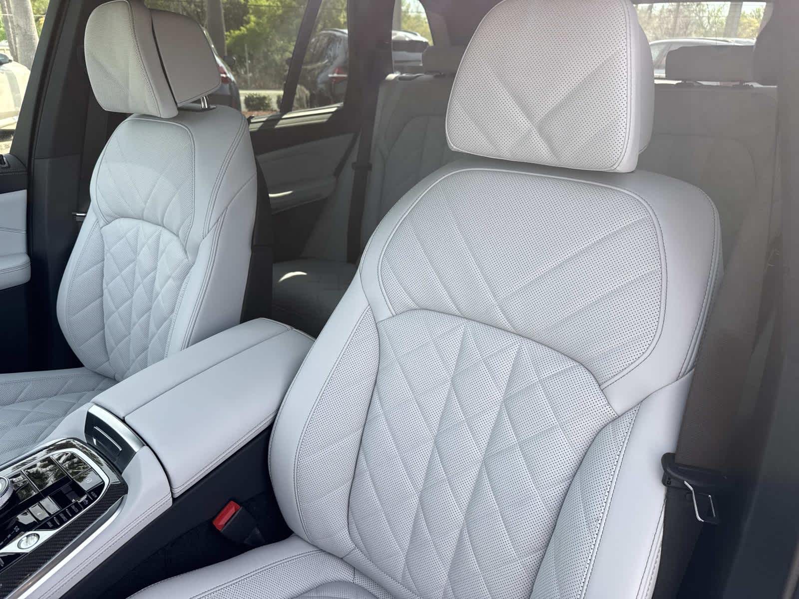 2026 BMW X5 M60i M60i