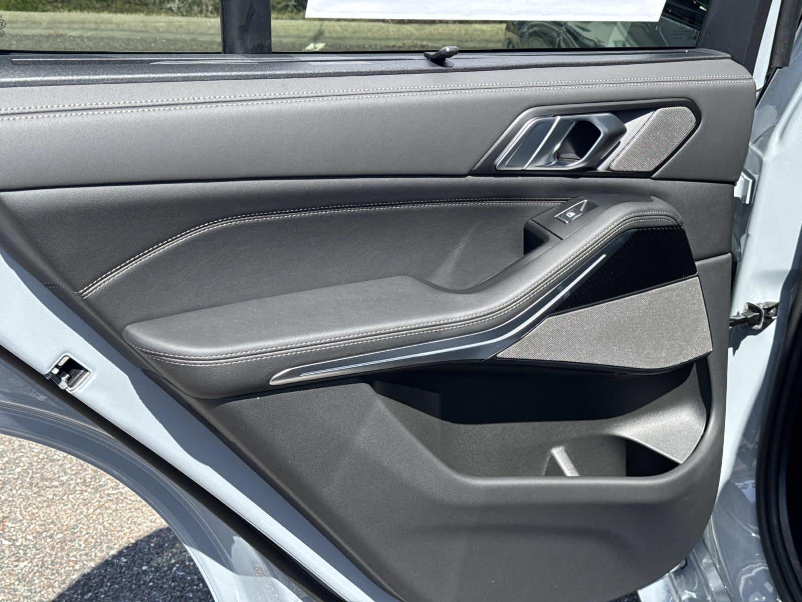 2026 BMW X5 M60i M60i