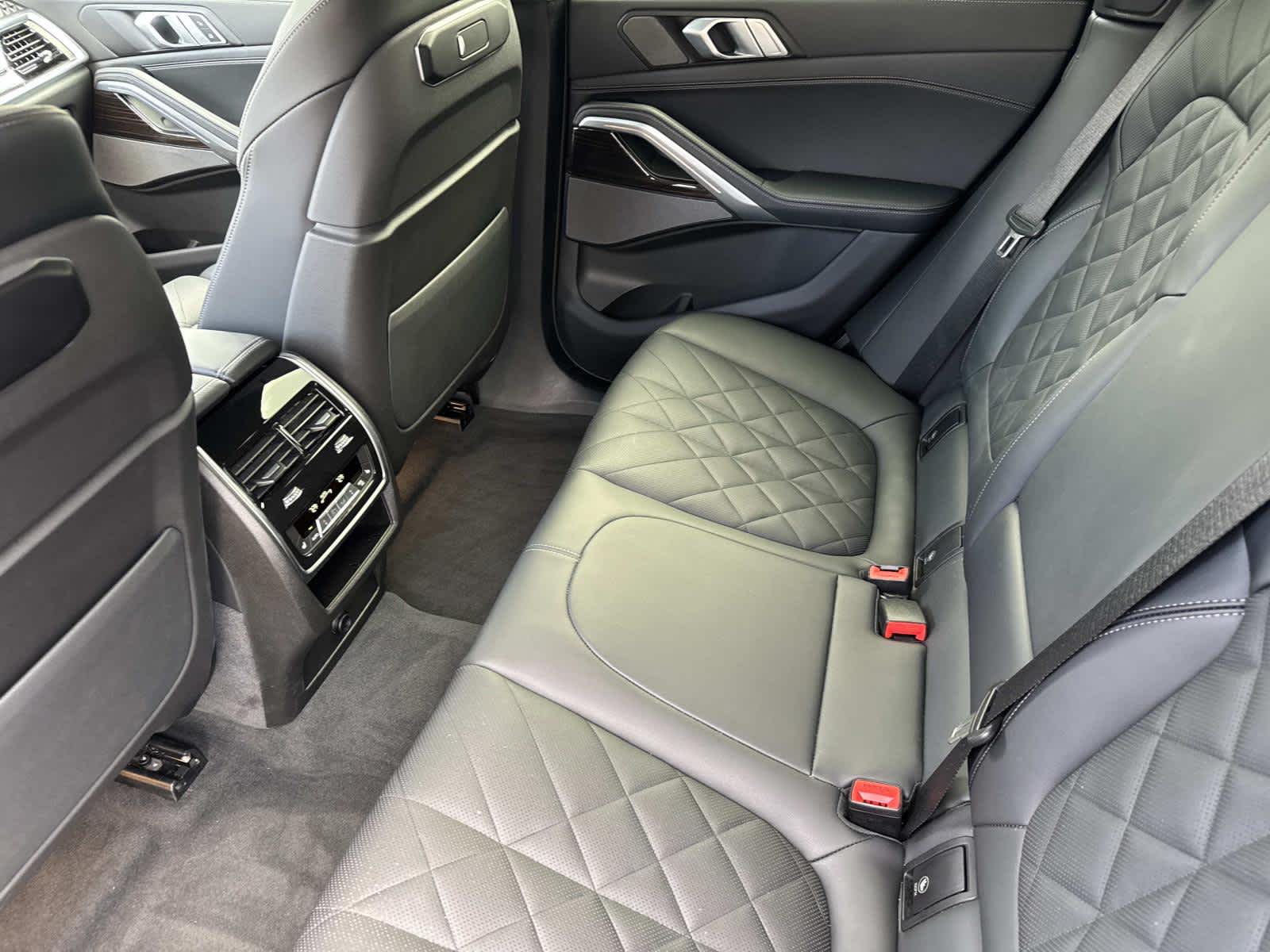 2025 BMW X6 xDrive40i