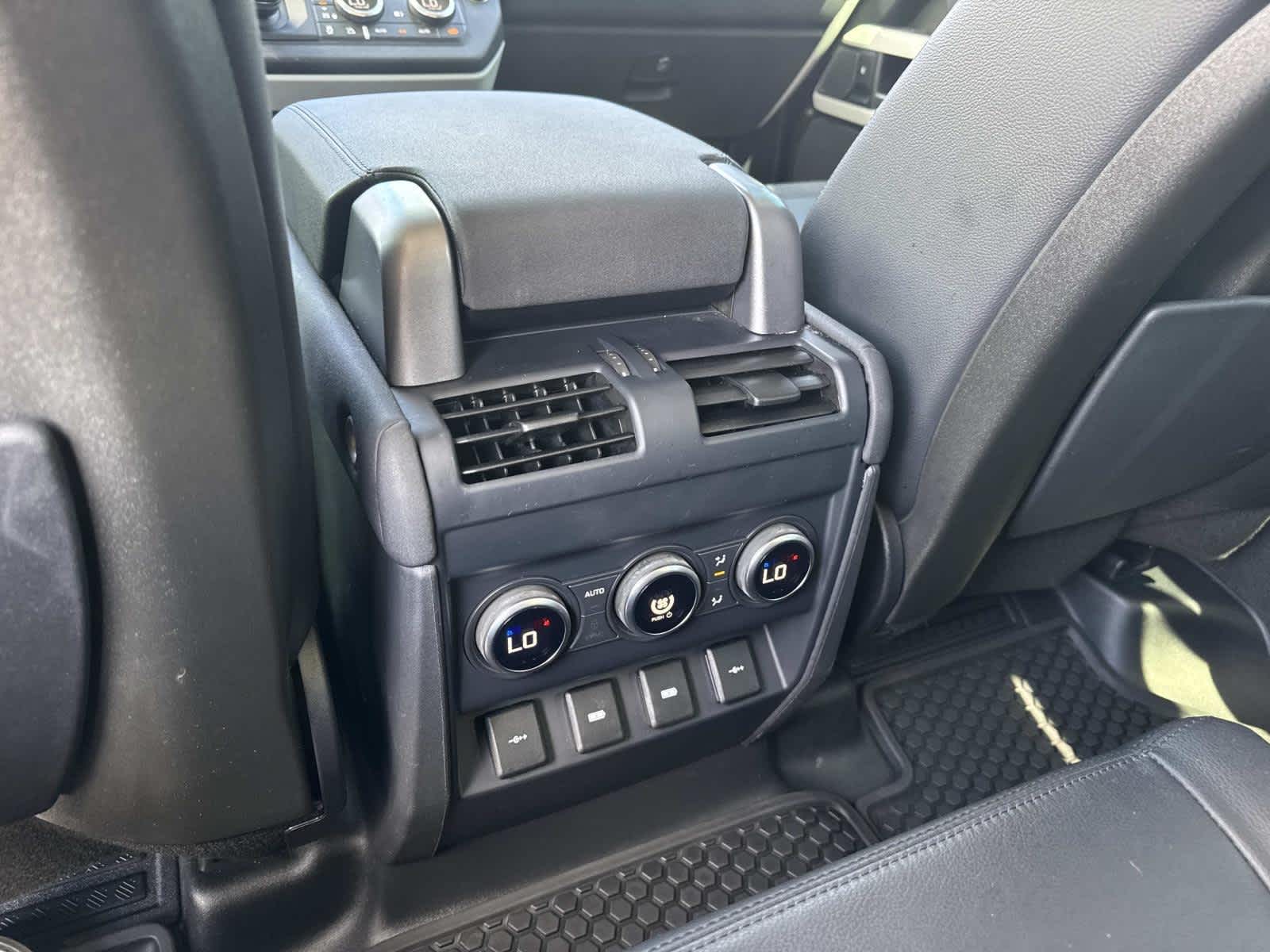 2020 Land Rover Defender SE