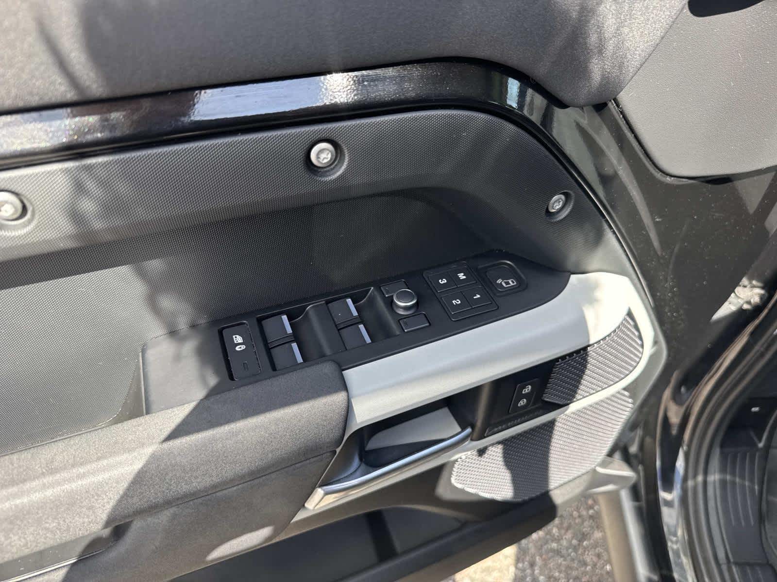 2020 Land Rover Defender SE