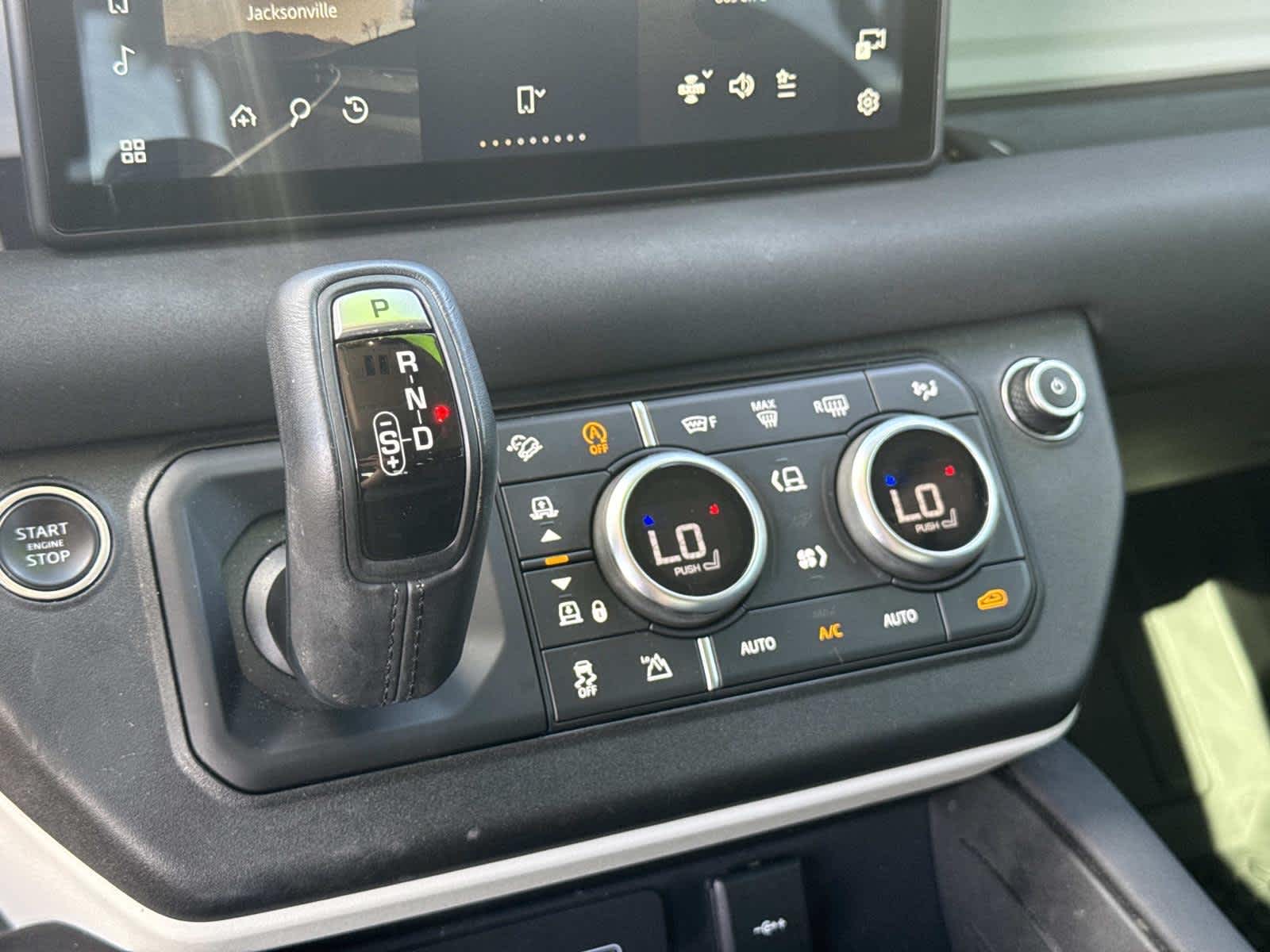 2020 Land Rover Defender SE