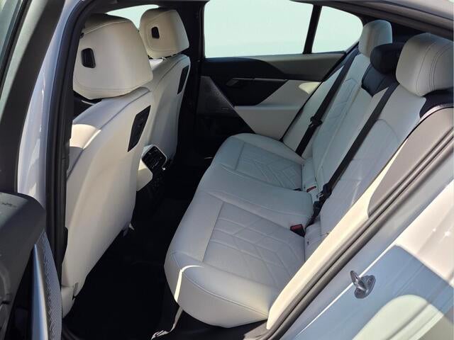 2027 BMW 530i 530i