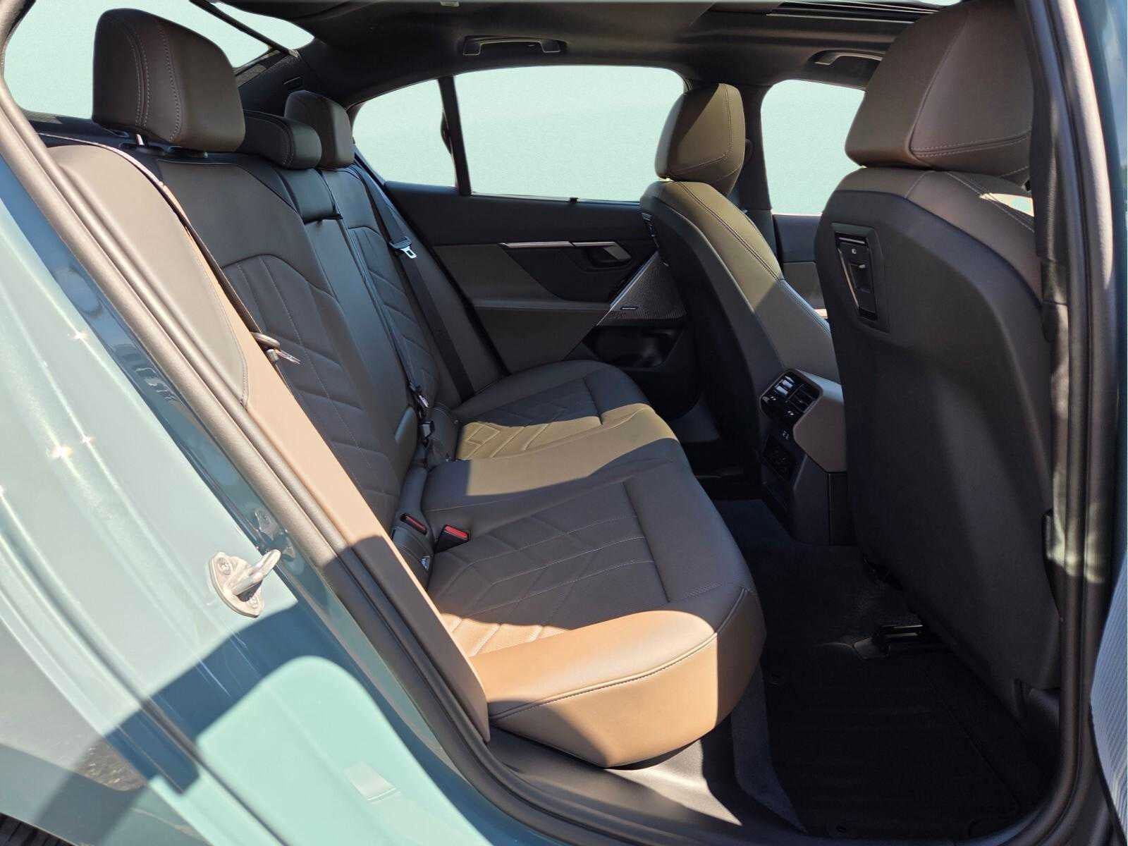 2026 BMW 530i 530i
