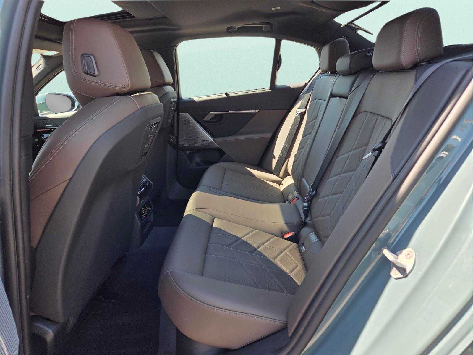 2026 BMW 530i 530i