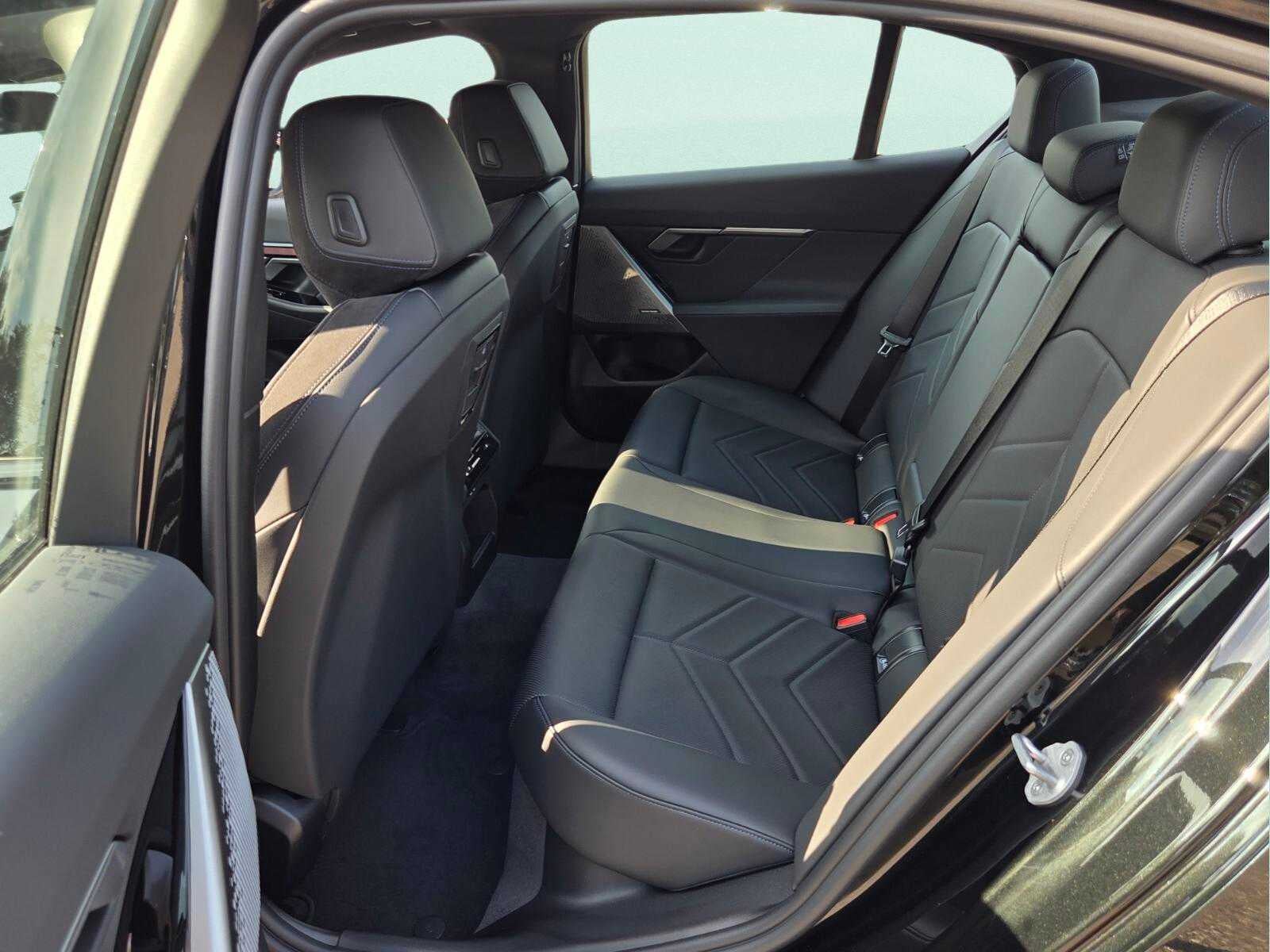 2027 BMW 530i 530i