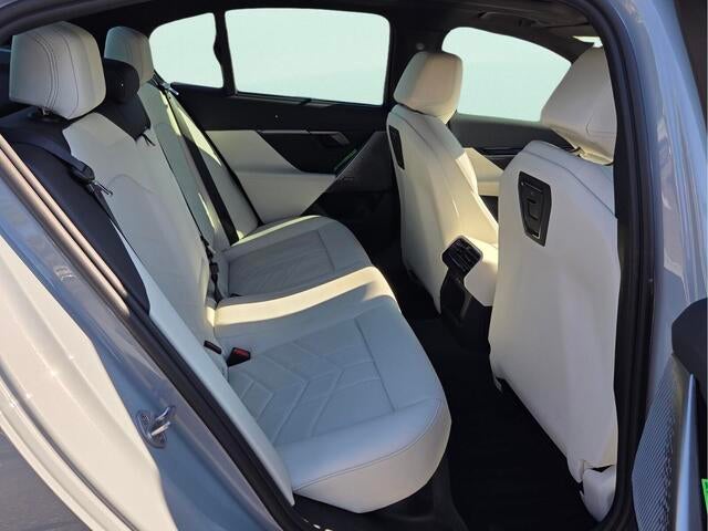 2026 BMW i5 xDrive40