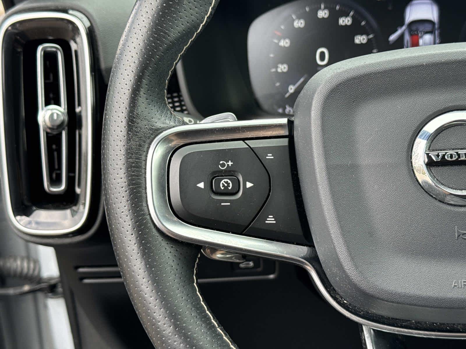 2020 Volvo XC40 R-Design