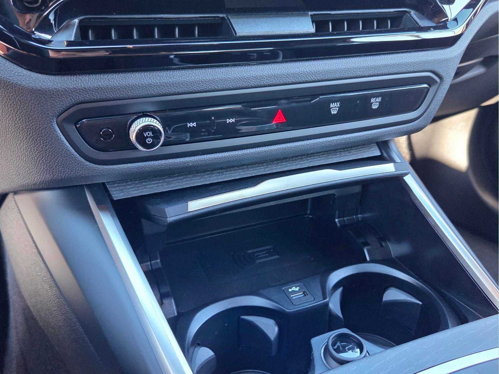 2026 BMW 230i 230i