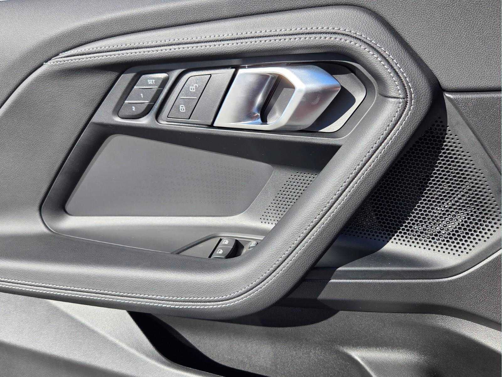 2026 BMW 230i 230i
