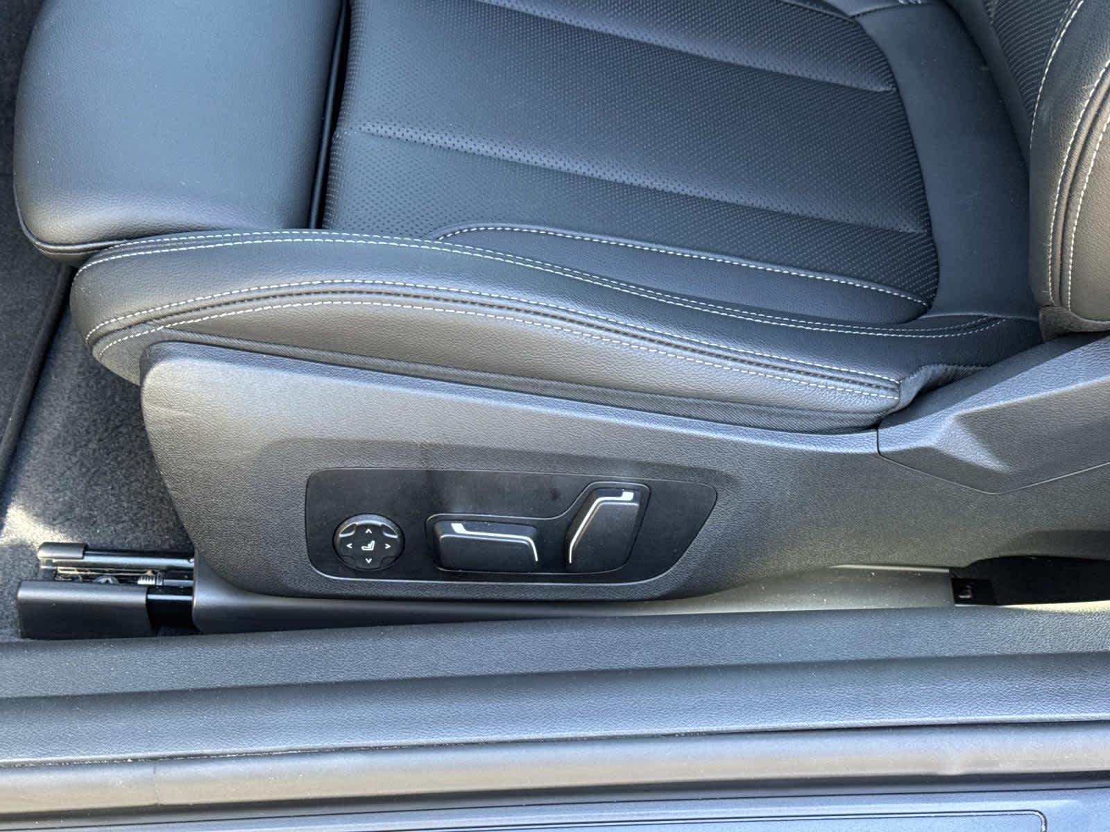 2025 BMW 2 Series 230i xDrive