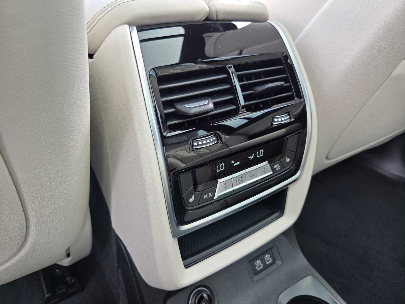 2027 BMW X7 xDrive40i xDrive40i