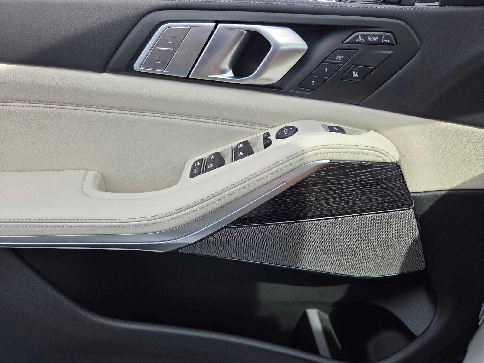 2027 BMW X7 xDrive40i xDrive40i