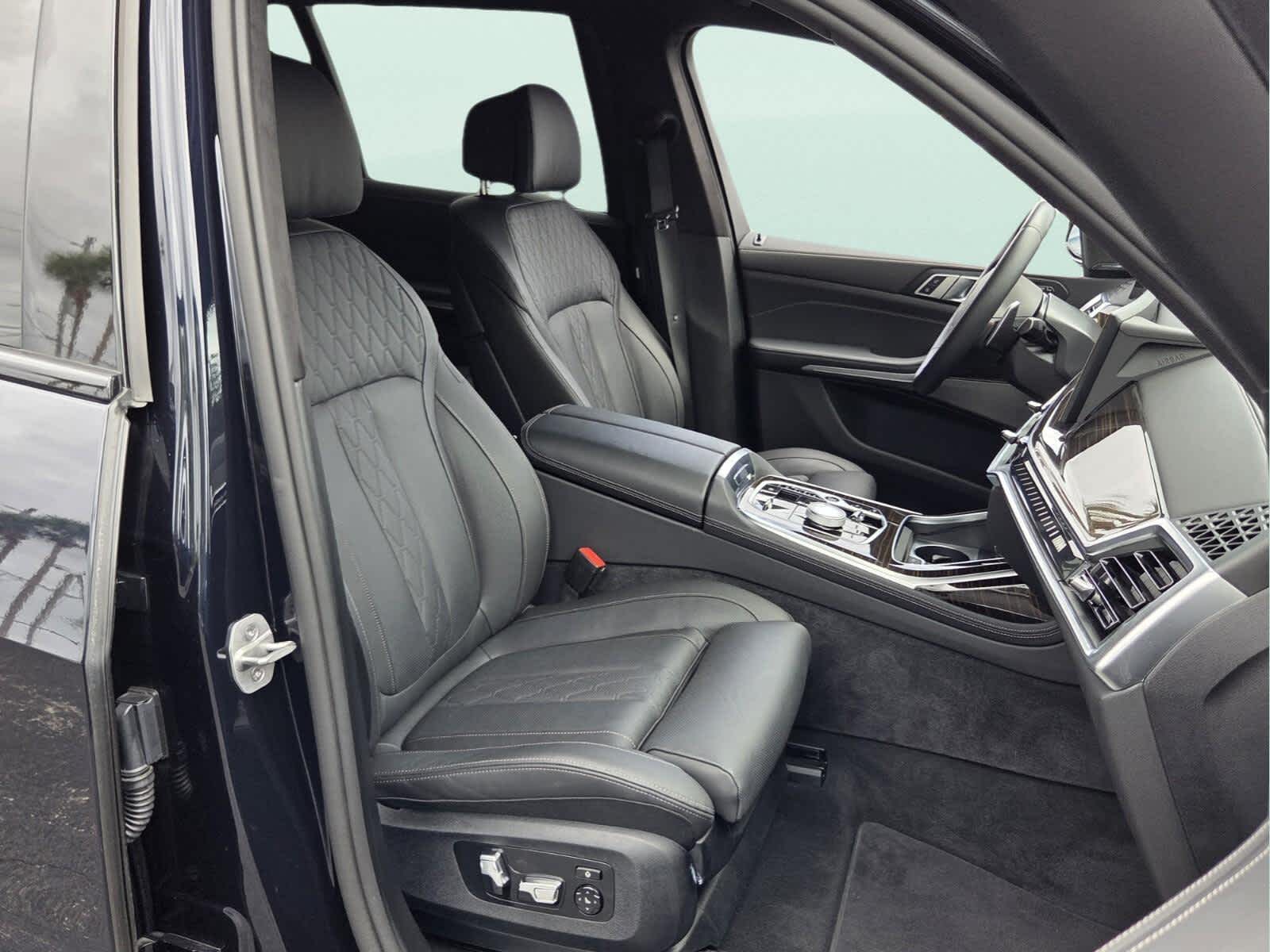 2025 BMW X7 M60i M60i