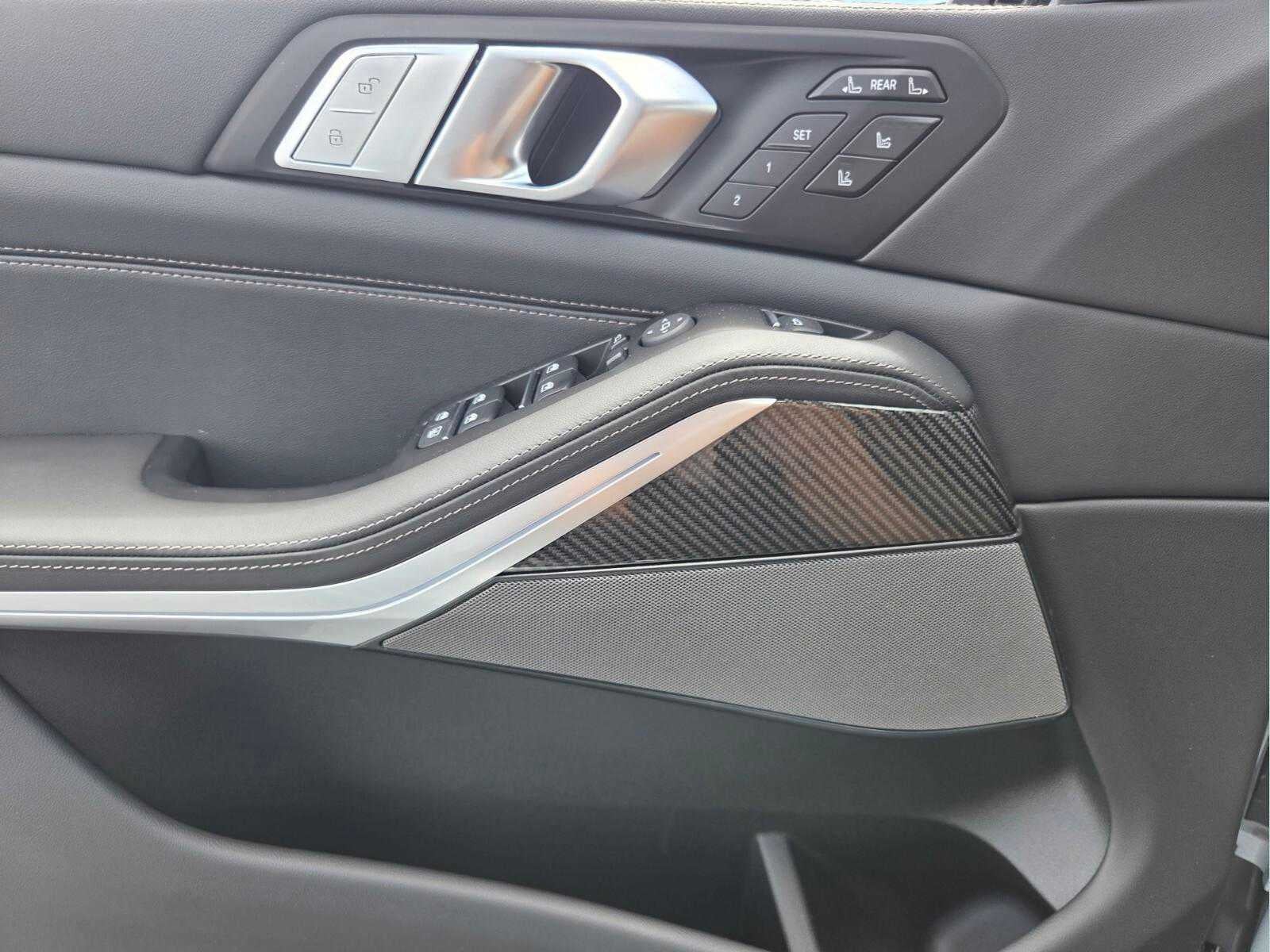 2027 BMW X7 M60i M60i