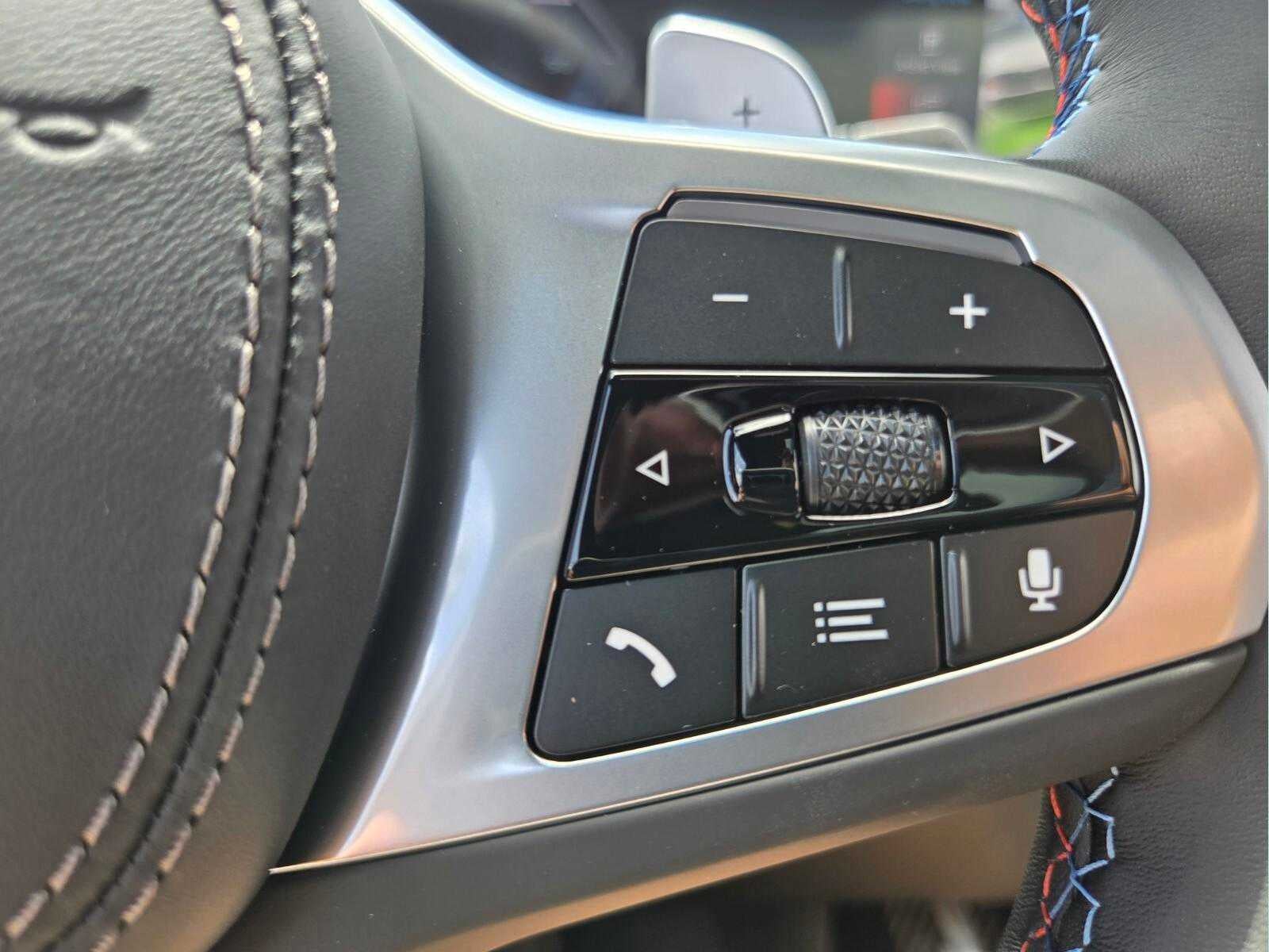 2027 BMW X7 M60i M60i