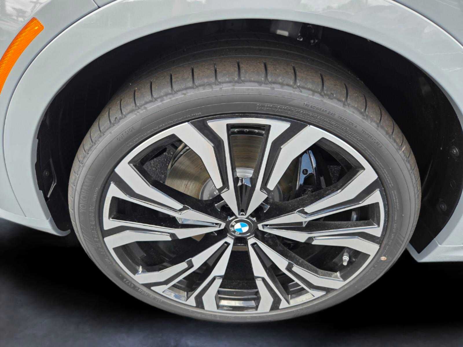 2027 BMW X7 M60i M60i