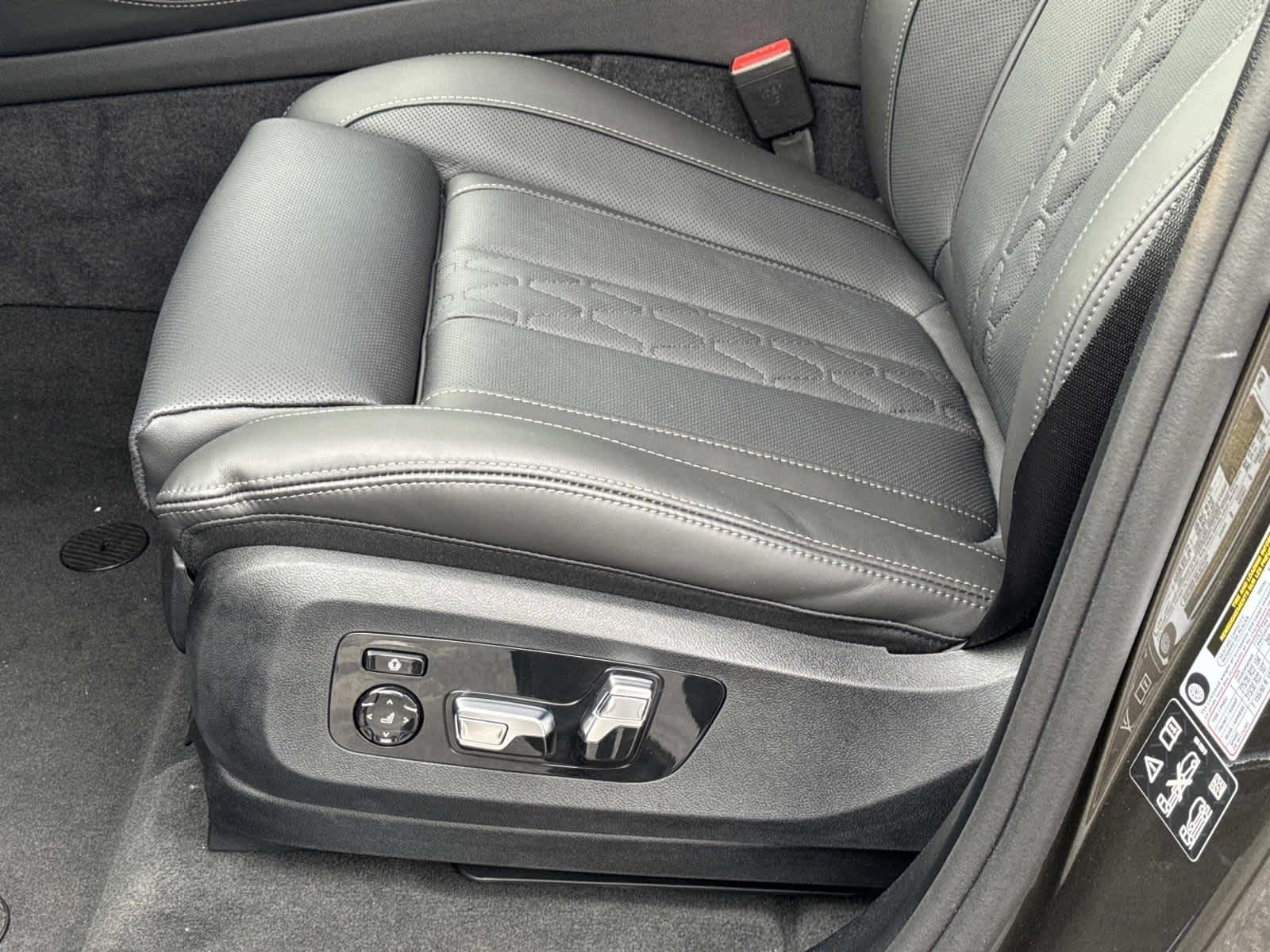 2026 BMW X5 M60i M60i