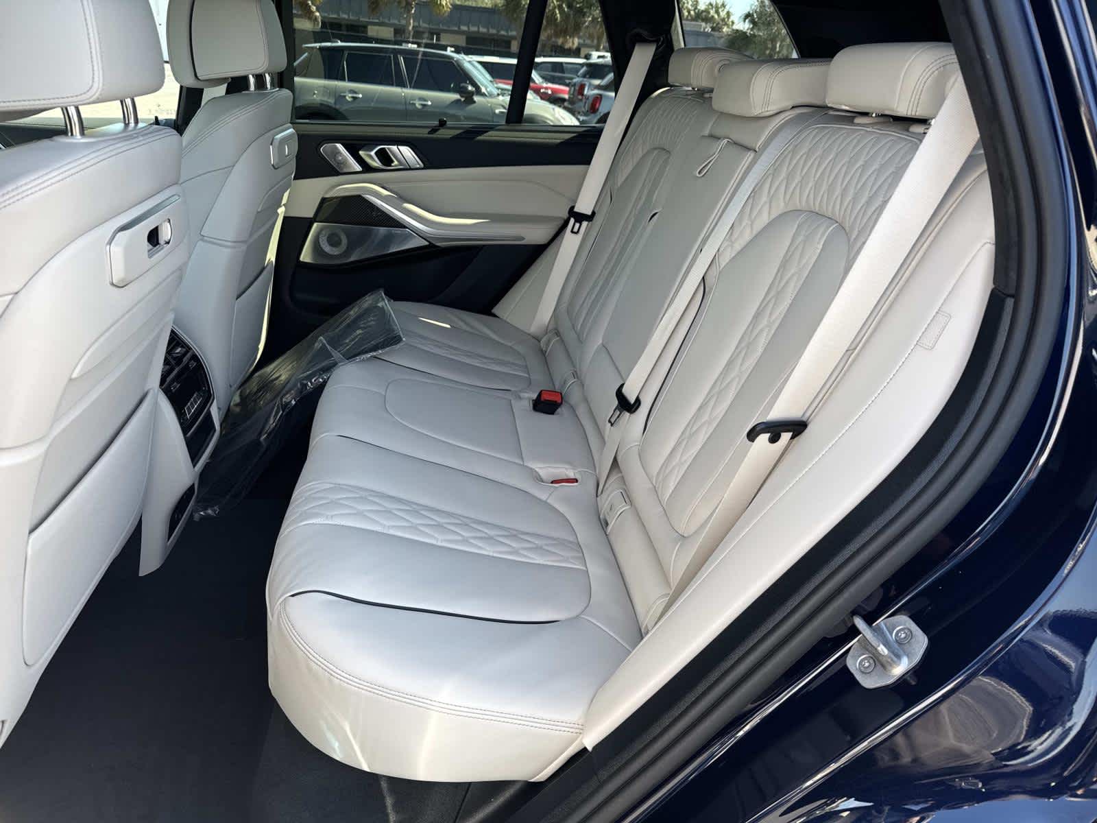 2026 BMW X5 M60i M60i