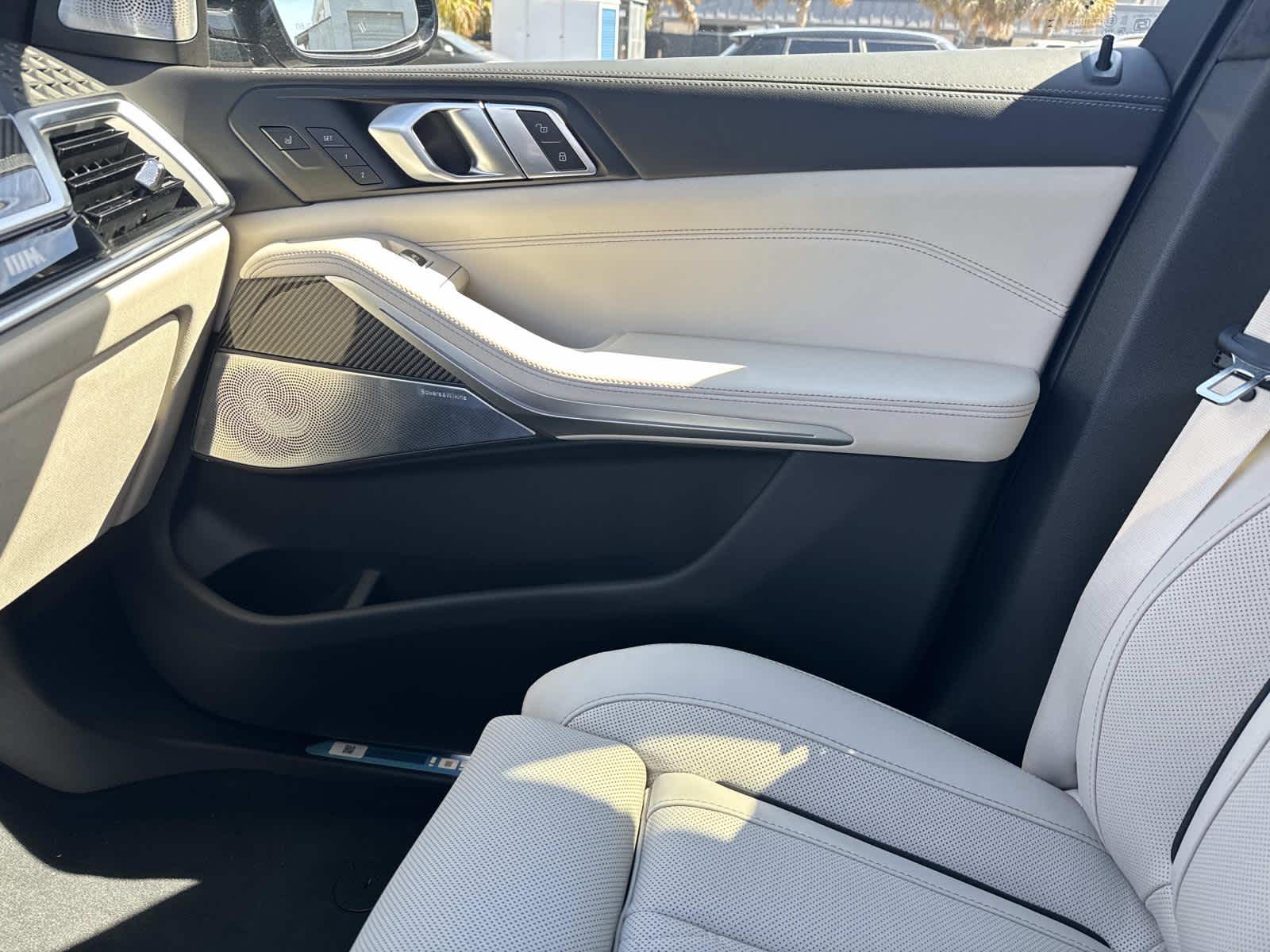 2026 BMW X5 M60i M60i