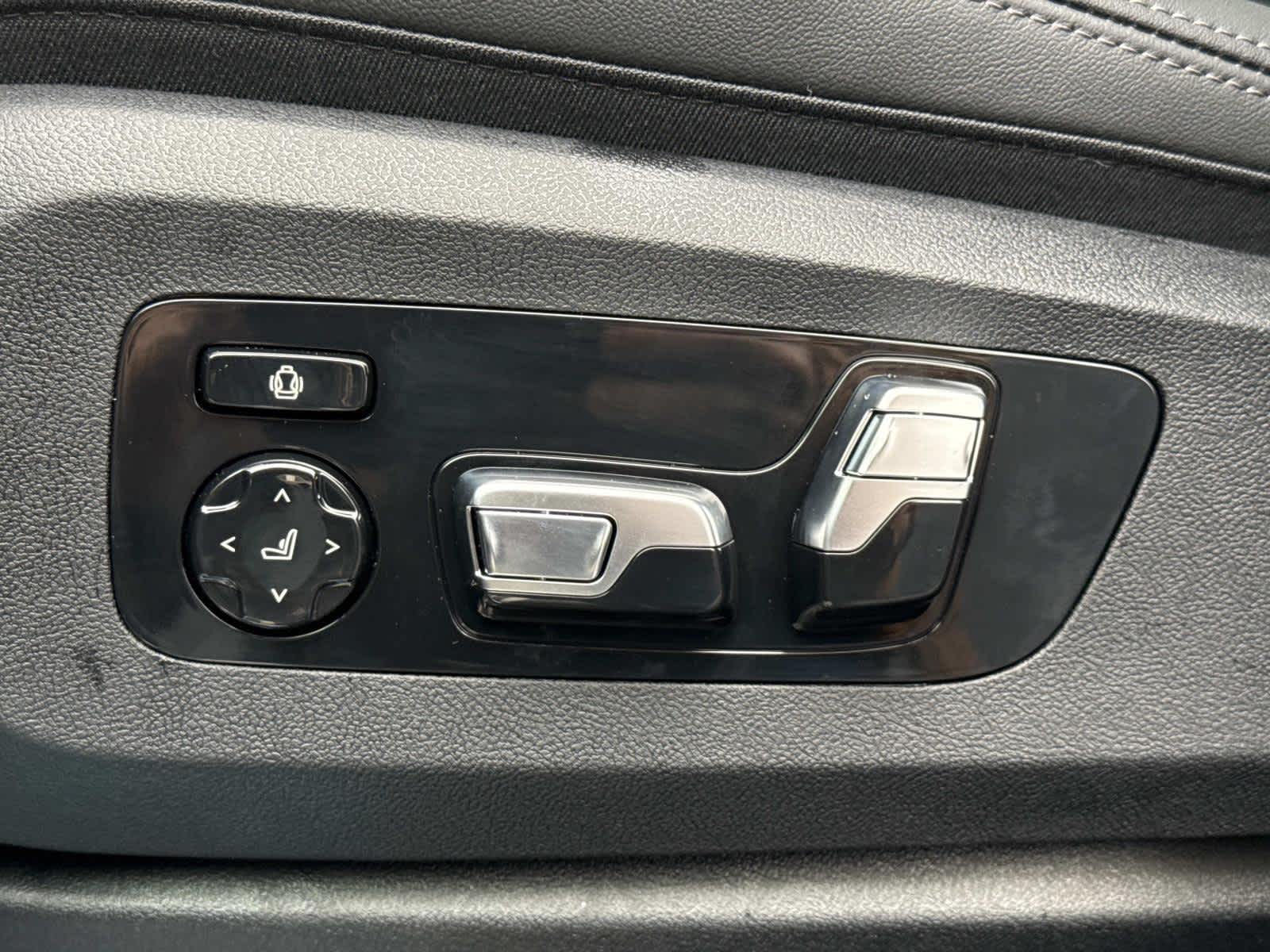 2026 BMW X5 M60i M60i