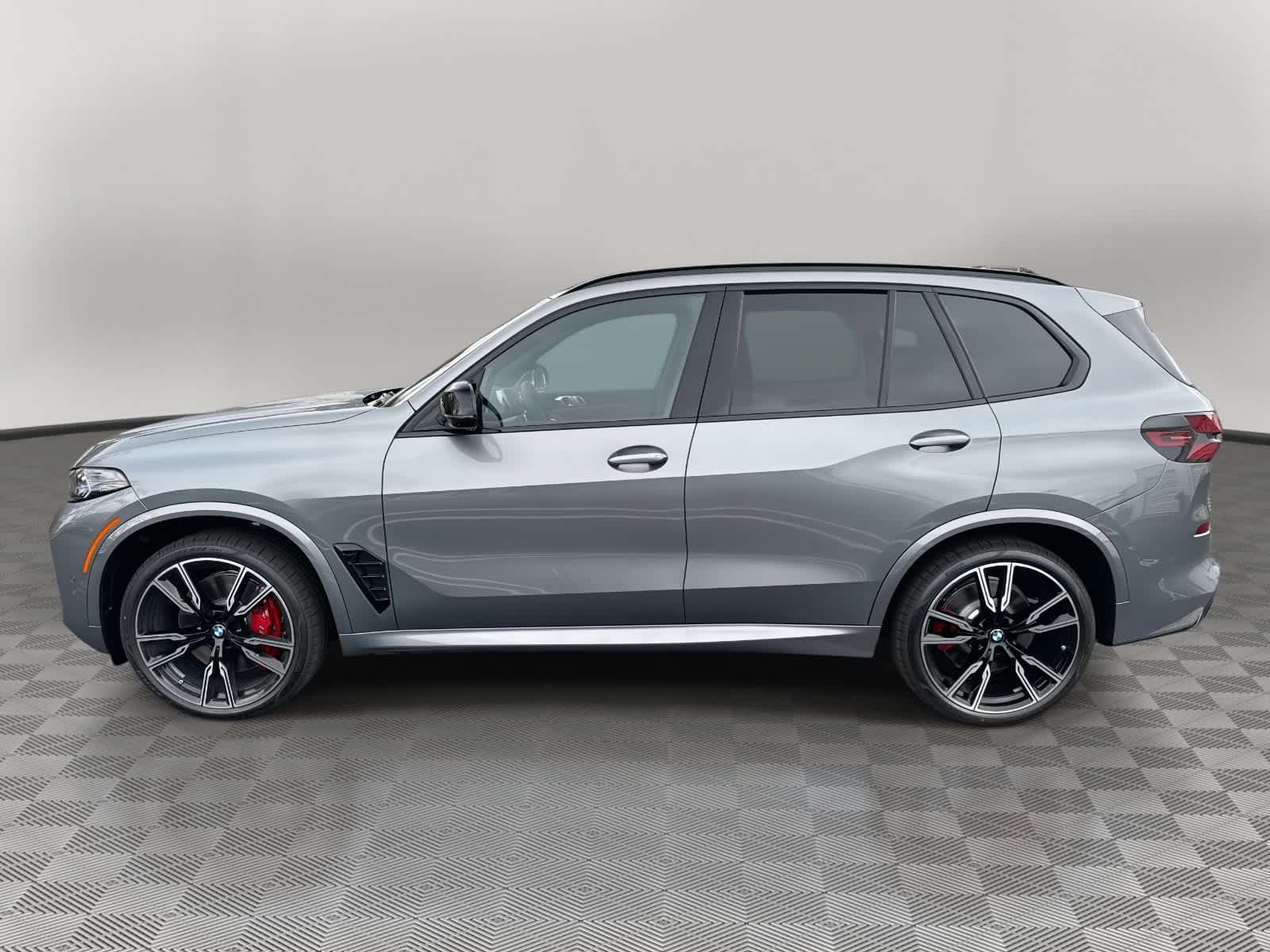 2026 BMW X5 M60i M60i