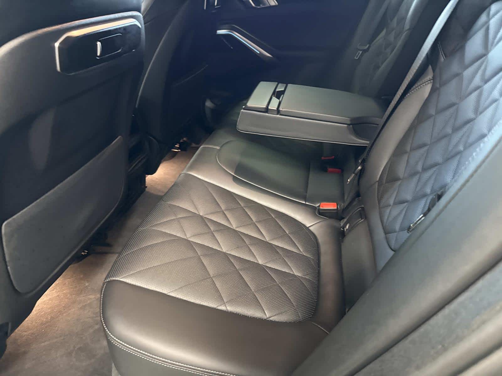 2025 BMW X6 xDrive40i