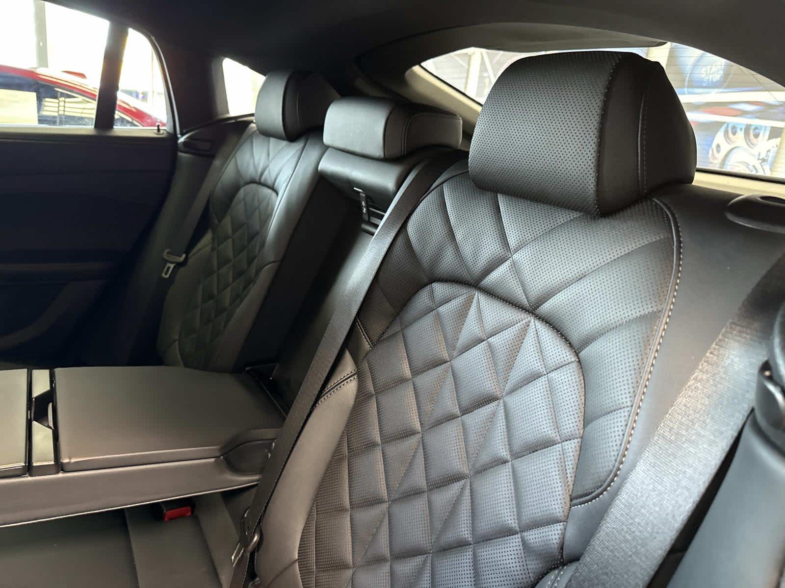 2025 BMW X6 xDrive40i