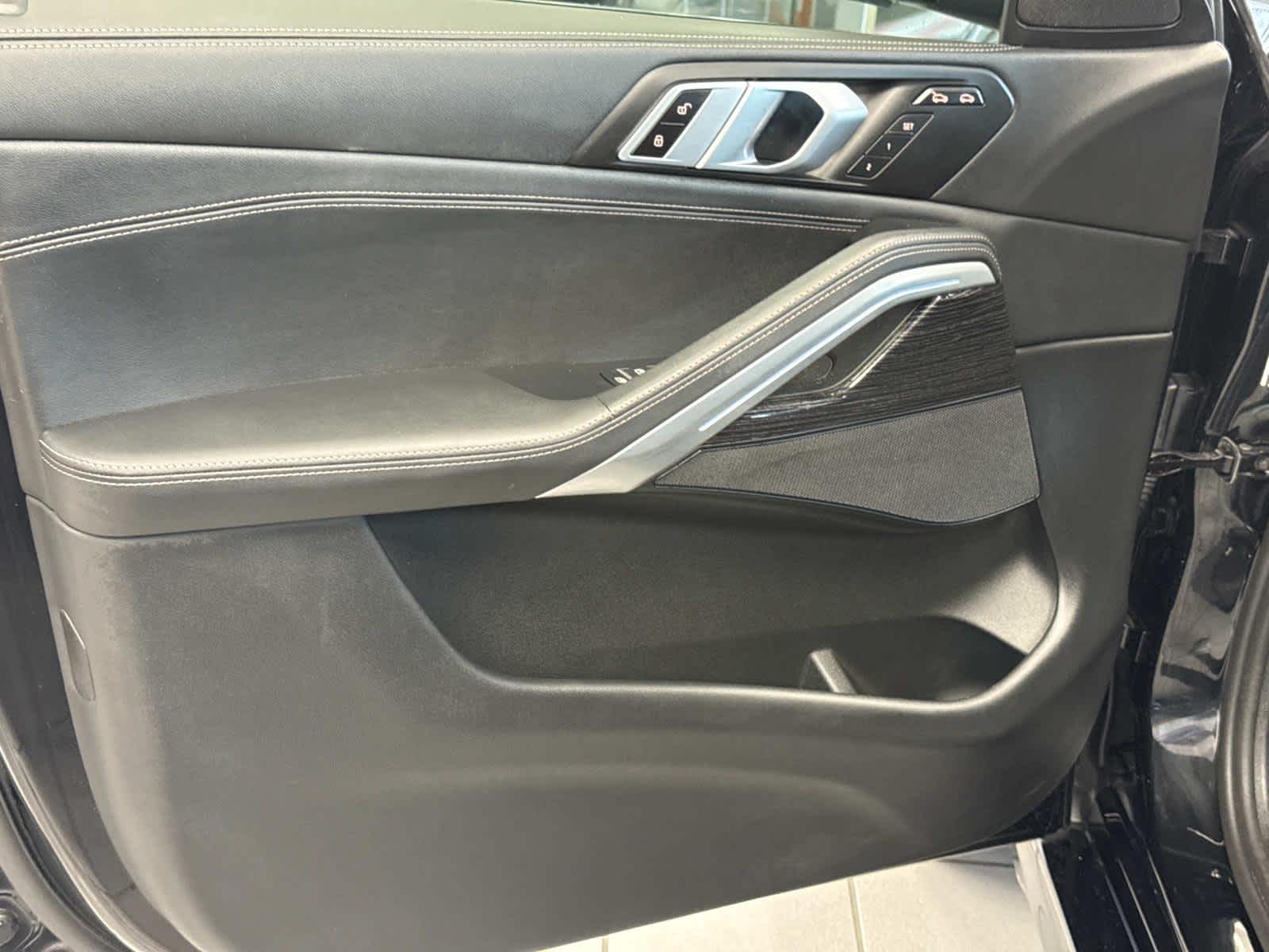 2025 BMW X6 xDrive40i