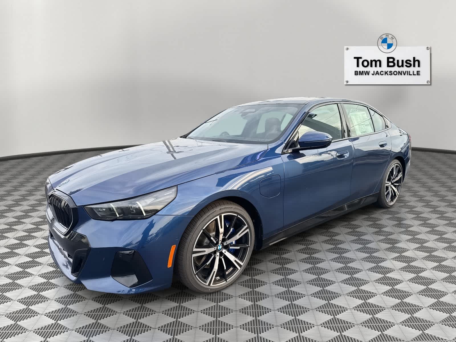 2026 BMW 5 Series 550e xDrive