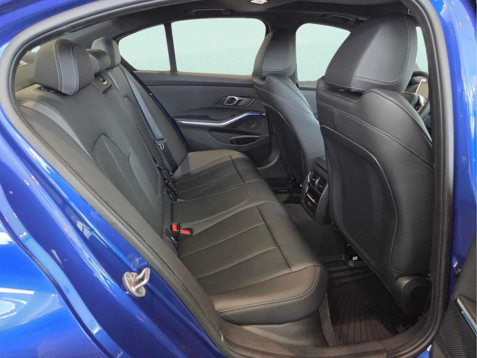2026 BMW 330i 330i