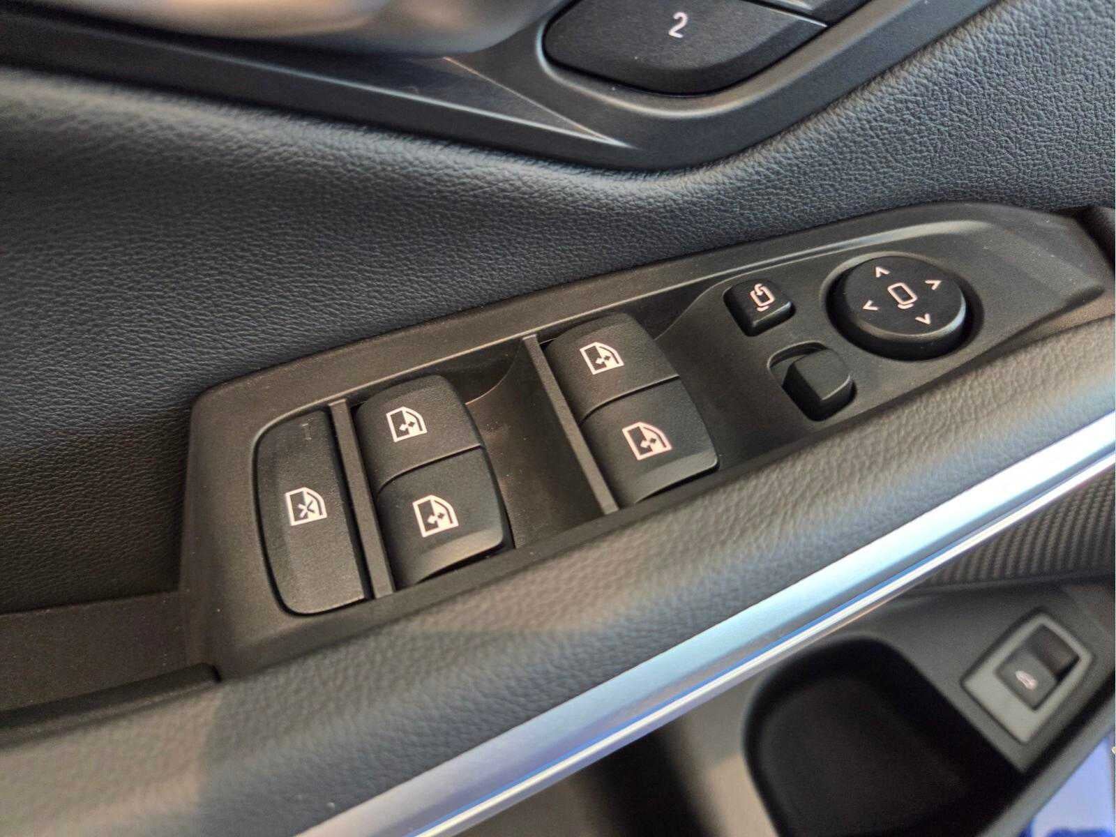 2026 BMW 330i 330i