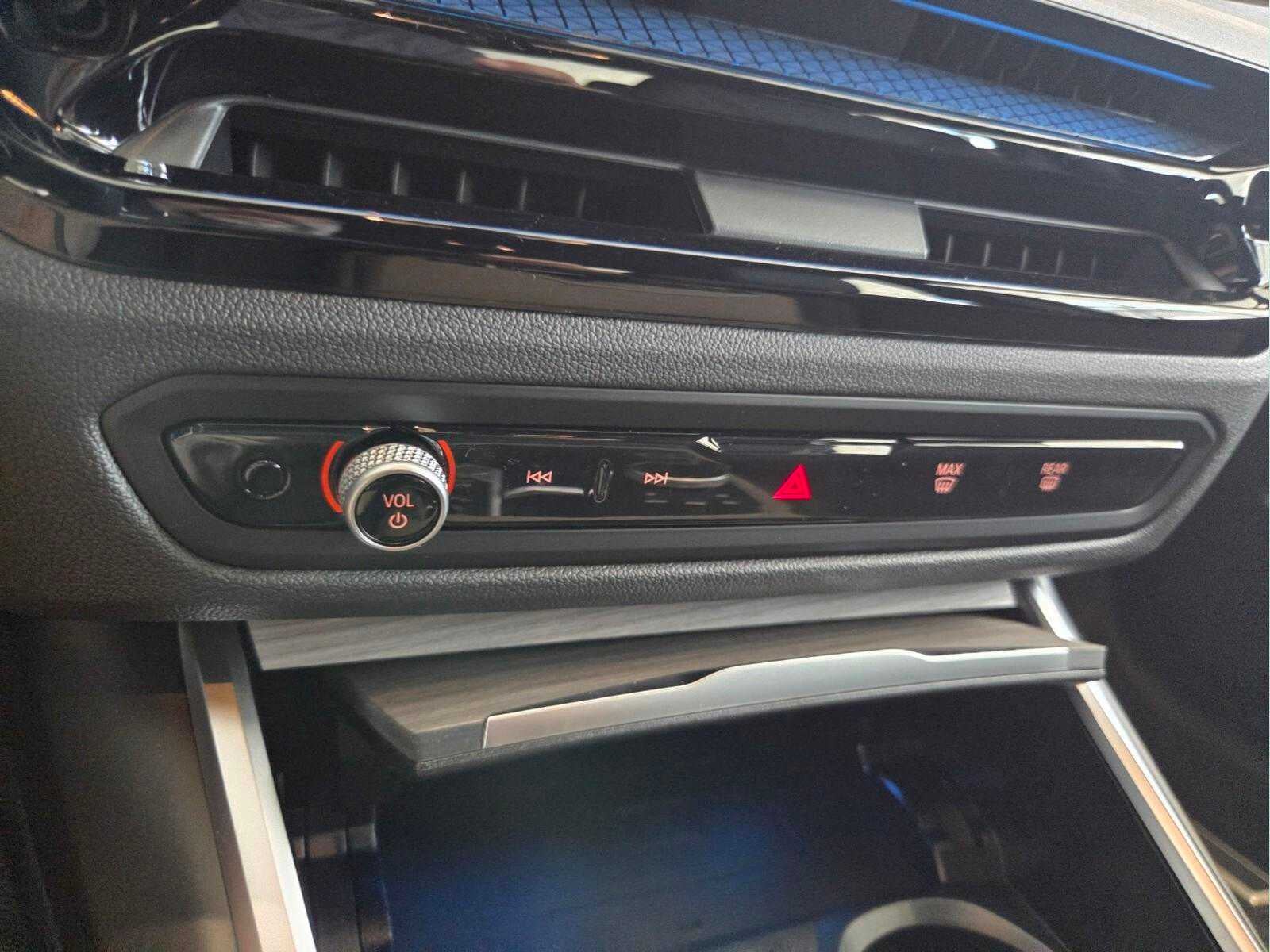 2026 BMW 330i 330i