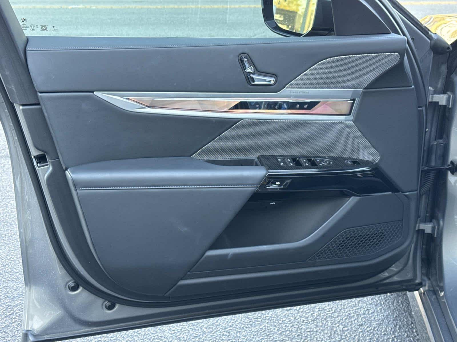 2023 BMW 7 Series 740i