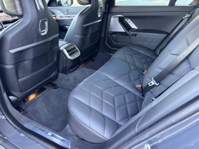 2025 BMW 7 Series 750e xDrive