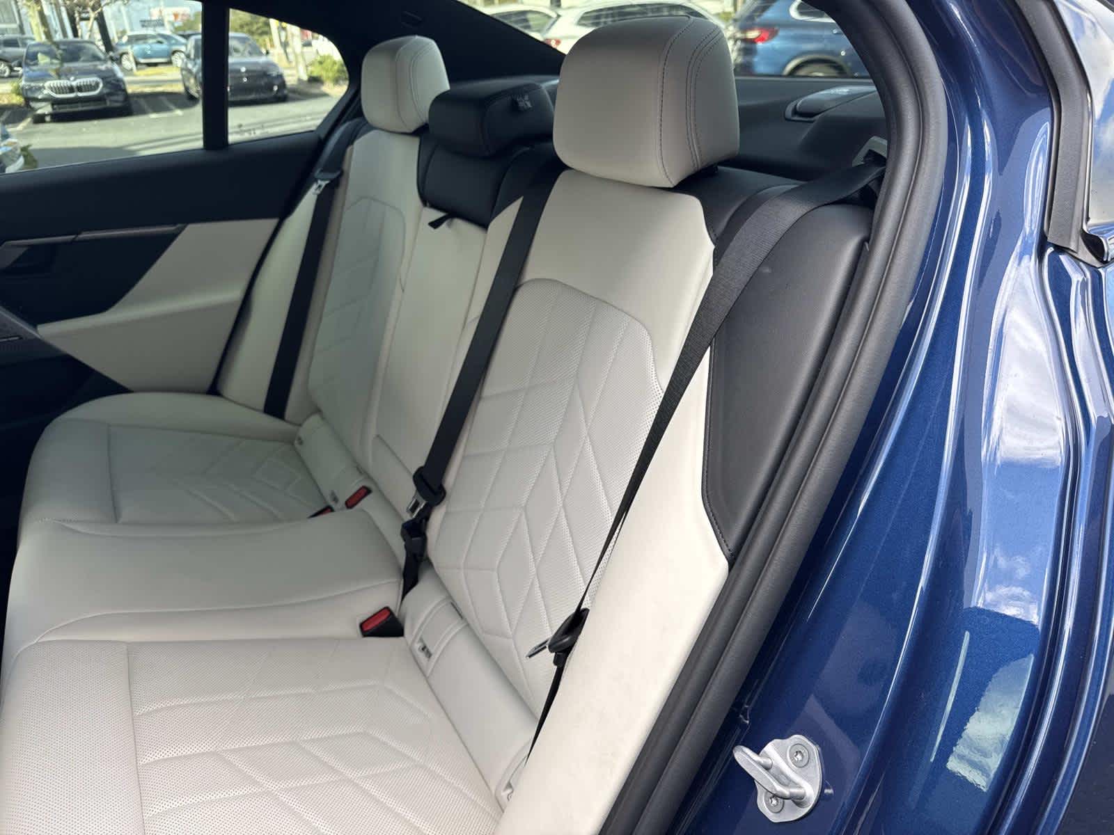 2025 BMW 5 Series 530i