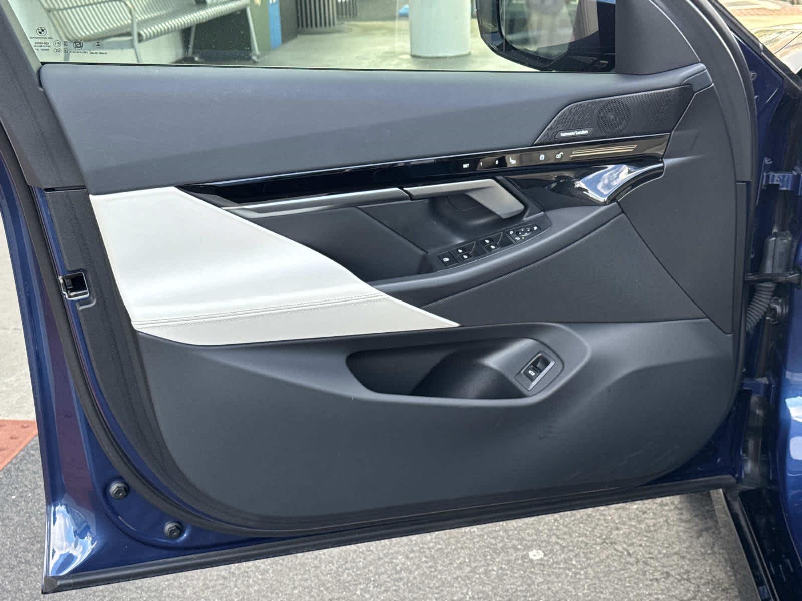 2025 BMW 5 Series 530i