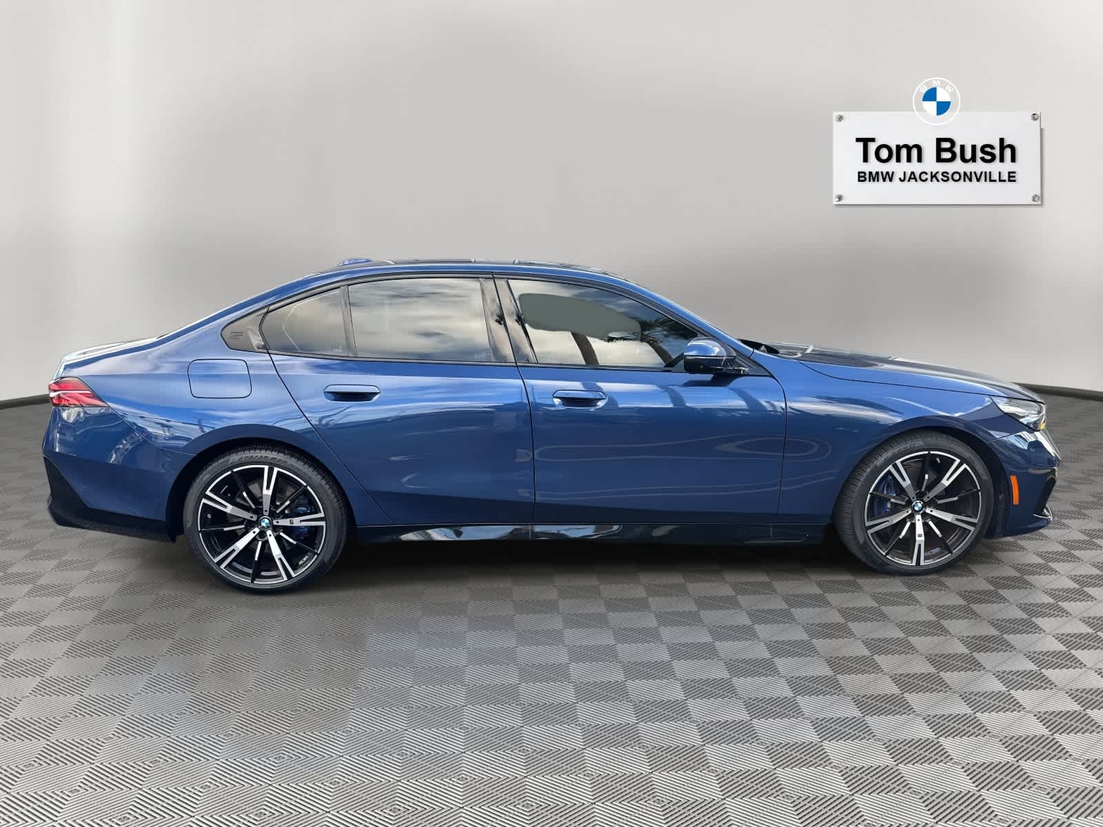 2025 BMW 5 Series 530i