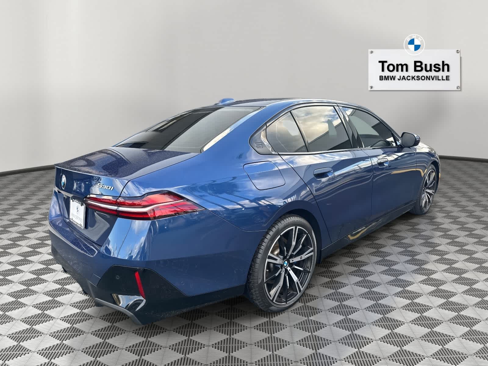 2025 BMW 5 Series 530i