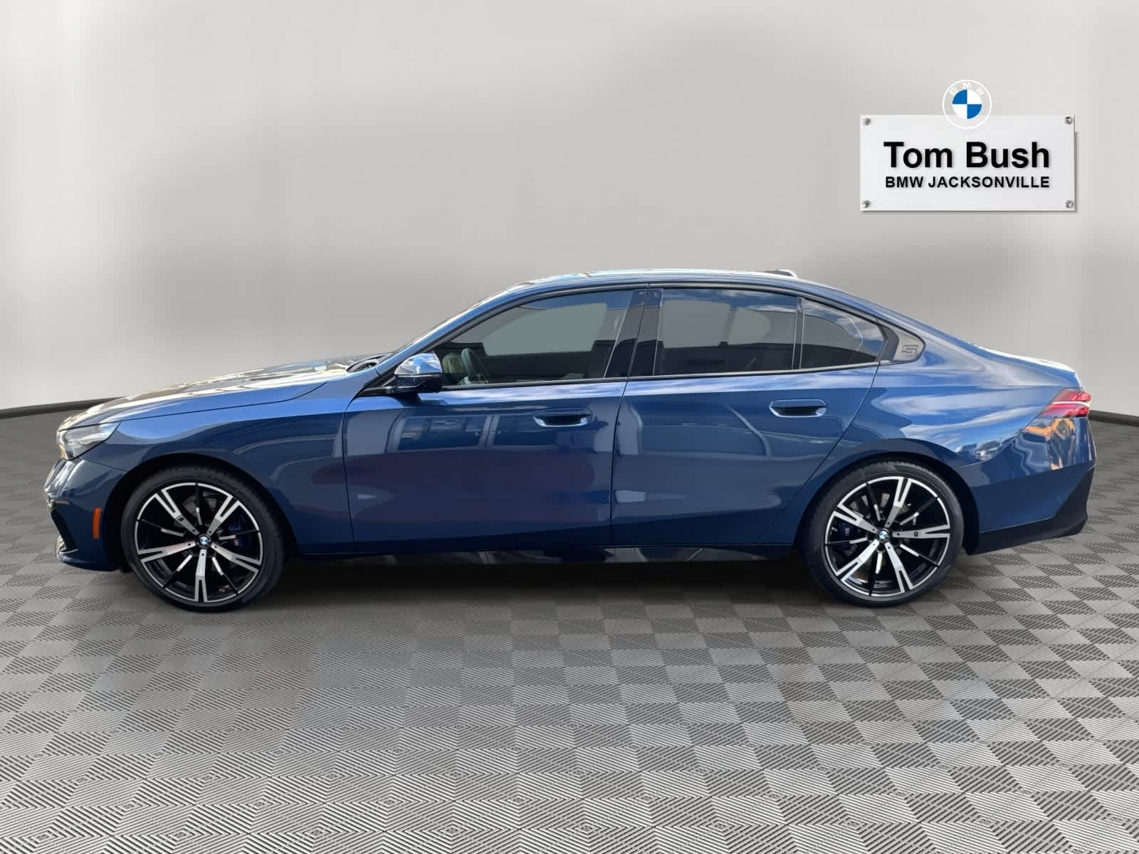 2025 BMW 5 Series 530i