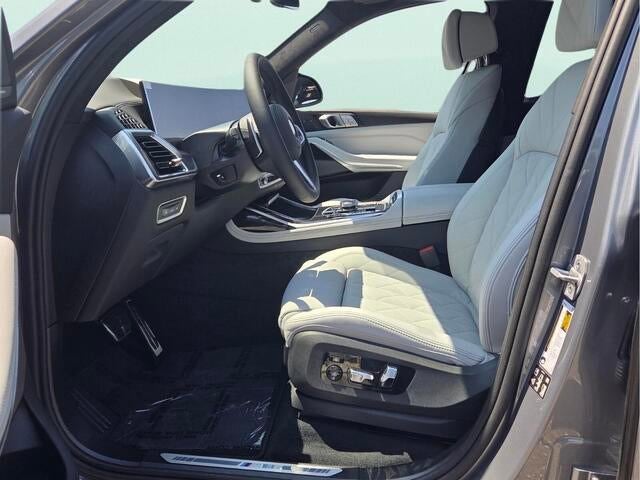 2027 BMW X7 Base