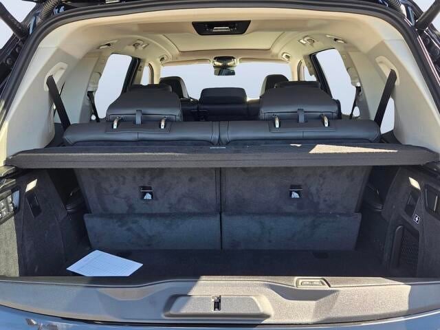 2027 BMW X7 Base