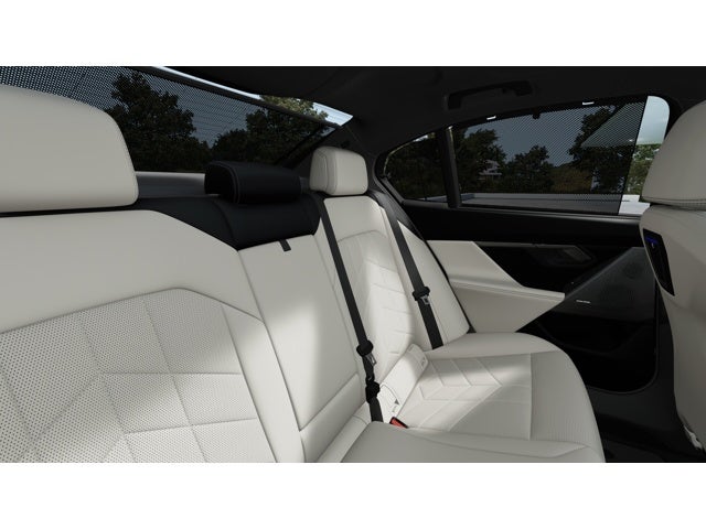 2027 BMW 550e Base