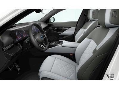 2027 BMW 550e Base