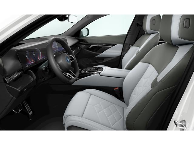 2027 BMW 550e Base